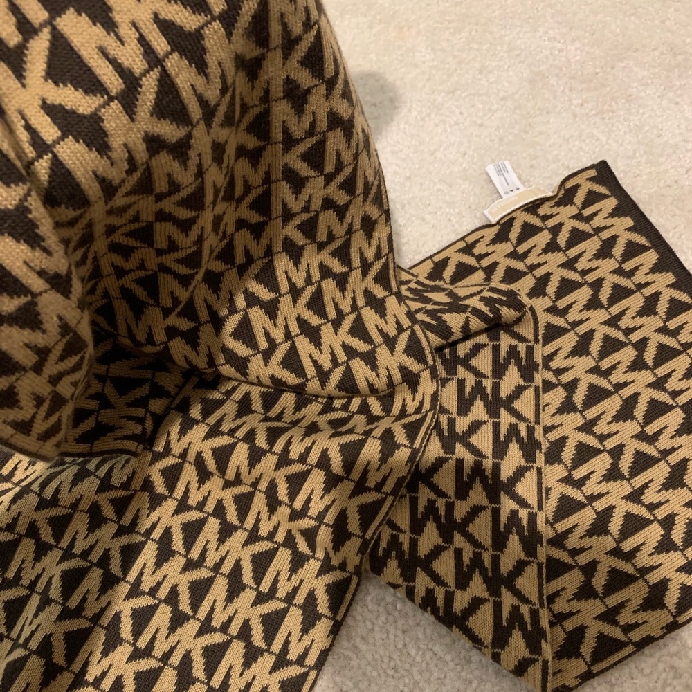 Michael Kors brown scarf